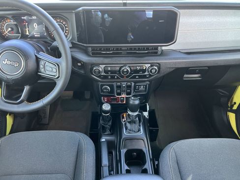Used 2024 Jeep Gladiator Sport AWD/4WD image 15