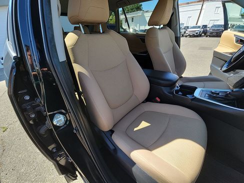 Used 2020 Toyota RAV4 LE w/ All Weather Liner Package AWD/4WD image 24
