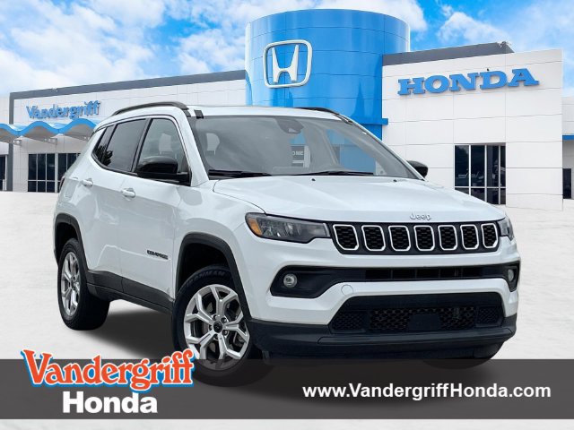 Used 2025 Jeep Compass Latitude w/ Sun & Sound Group AWD/4WD image 1