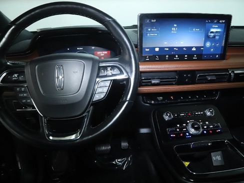 Used 2023 Lincoln Nautilus Reserve AWD/4WD image 29