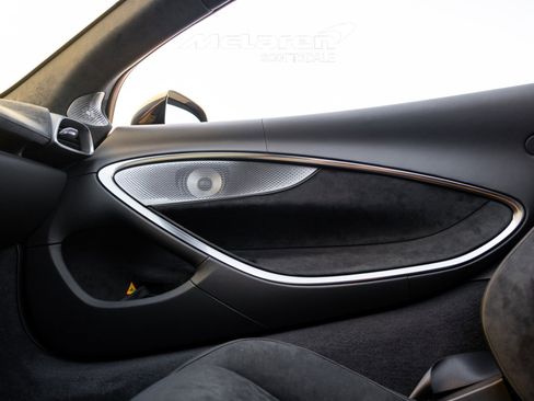 Used 2025 McLaren Artura Spider image 28