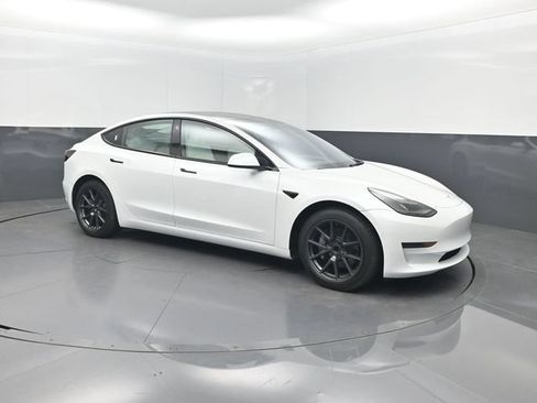Used 2022 Tesla Model 3 Standard Range RWD image 33