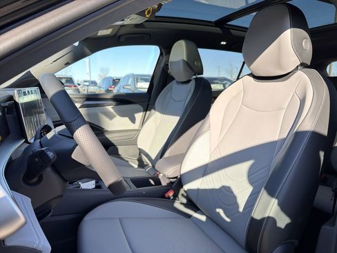 New 2026 Volkswagen Tiguan SE R-Line image 12