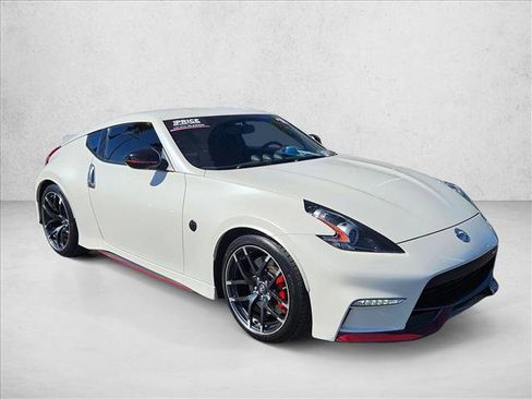 Used 2018 Nissan 370Z NISMO image 3
