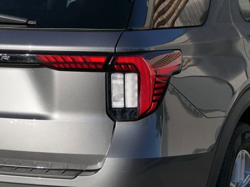 Used 2025 Ford Explorer Active w/ Active Comfort Package image 5