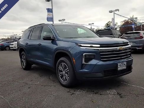New 2026 Chevrolet Traverse LT image 3