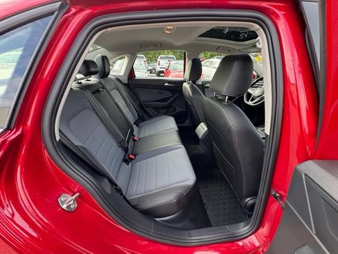 Certified 2025 Volkswagen Jetta SE FWD image 19