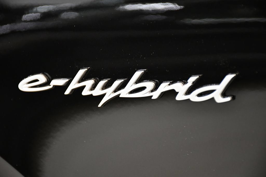 Certified 2025 Porsche Cayenne E-Hybrid Coupe AWD/4WD image 12