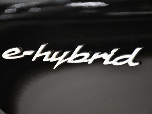 Certified 2025 Porsche Cayenne E-Hybrid Coupe AWD/4WD image 12