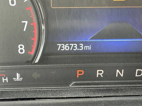 Used 2022 Ford Explorer XLT AWD/4WD image 25