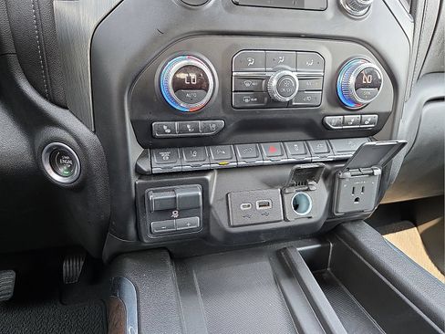 Used 2023 GMC Sierra 2500 Denali w/ Denali Ultimate Package AWD/4WD image 18