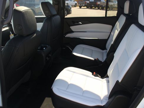 New 2026 Chevrolet Traverse High Country w/ LPO, Floor Liner Package image 11