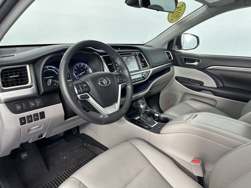 Used 2018 Toyota Highlander Limited Platinum image 12