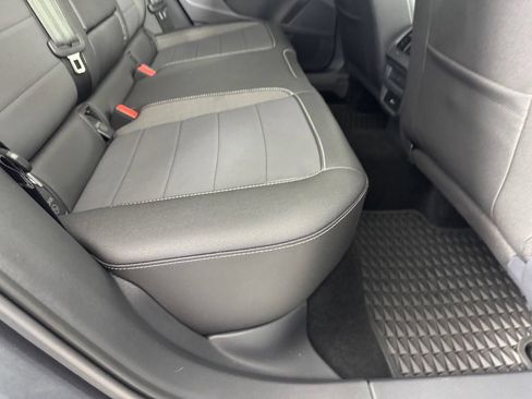 Used 2024 Volkswagen Taos SE w/ Panoramic Sunroof Package FWD image 29