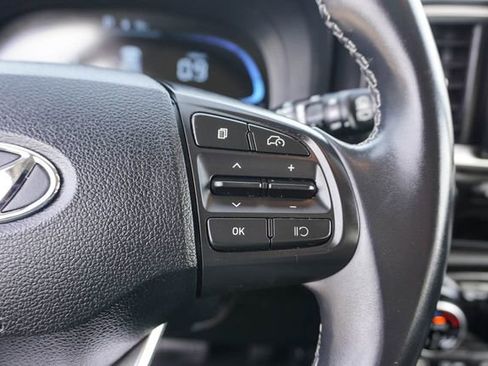 Used 2025 Hyundai Venue SEL FWD image 15