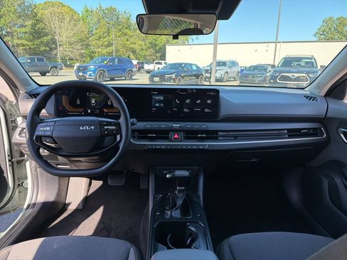 Used 2025 Kia K4 FWD image 11