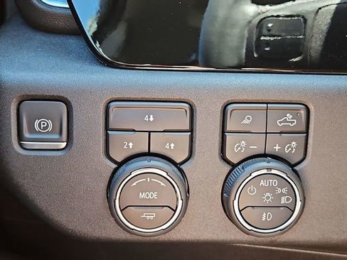 Certified 2024 Chevrolet Silverado 2500 LT image 18