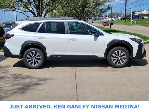 Used 2024 Subaru Outback Premium image 2