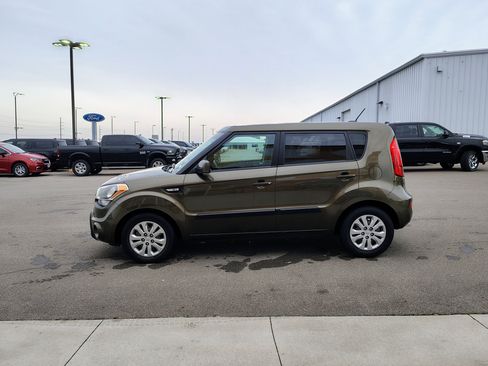 Used 2013 Kia Soul FWD image 4