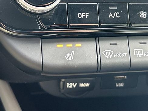 Used 2024 Hyundai Elantra Limited image 28