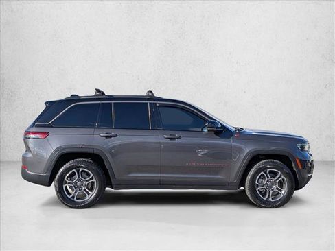 Used 2022 Jeep Grand Cherokee Trailhawk w/ Luxury Tech Group III AWD/4WD image 4