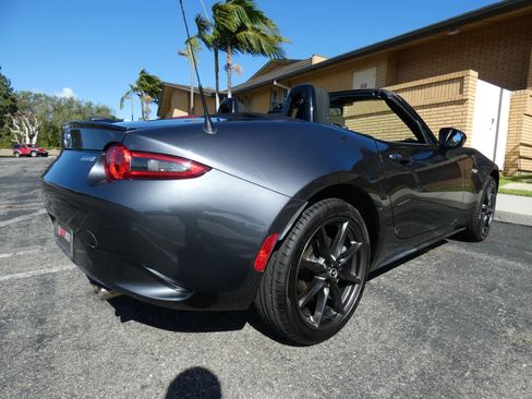 Used 2016 MAZDA MX-5 Miata Club image 9