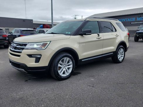 Used 2018 Ford Explorer XLT w/ Equipment Group 201A AWD/4WD image 3
