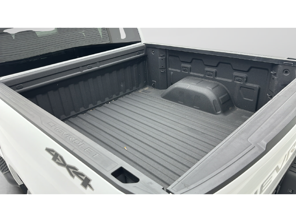 Used 2024 Chevrolet Silverado 1500 Custom w/ Dark Appearance Package AWD/4WD image 9