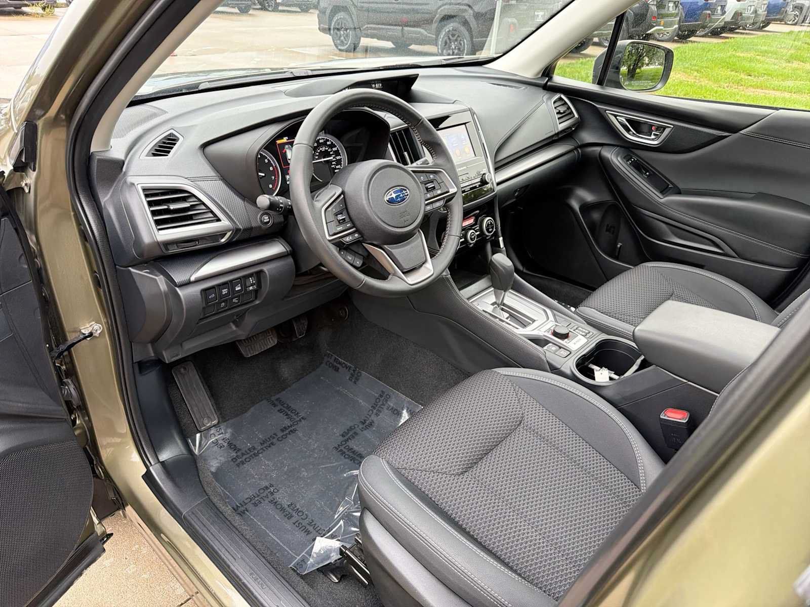 Used 2024 Subaru Forester Premium AWD/4WD image 2