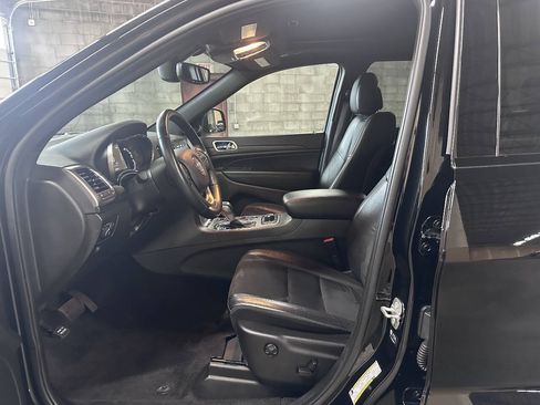 Used 2022 Jeep Grand Cherokee Laredo X AWD/4WD image 9
