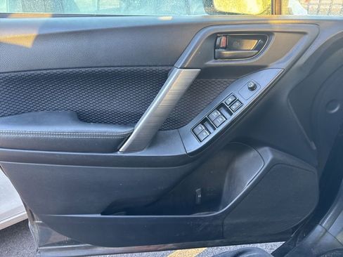 Used 2018 Subaru Forester 2.5i Premium w/ All-Weather Package image 9