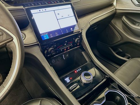 Used 2023 Jeep Grand Cherokee Limited image 26