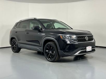 Used 2023 Volkswagen Taos SE w/ Black Wheel Package
