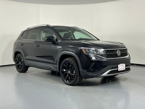 Used 2023 Volkswagen Taos SE w/ Black Wheel Package AWD/4WD image 1