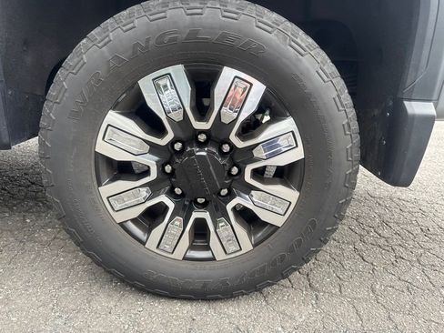 Used 2024 GMC Sierra 2500 Denali w/ Technology Package AWD/4WD image 17