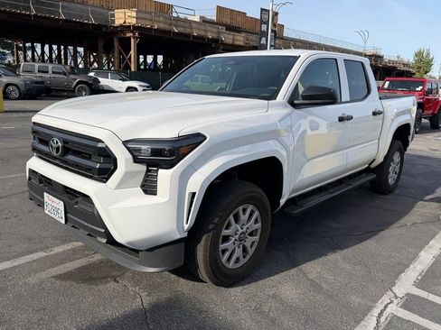 Used 2025 Toyota Tacoma SR image 4