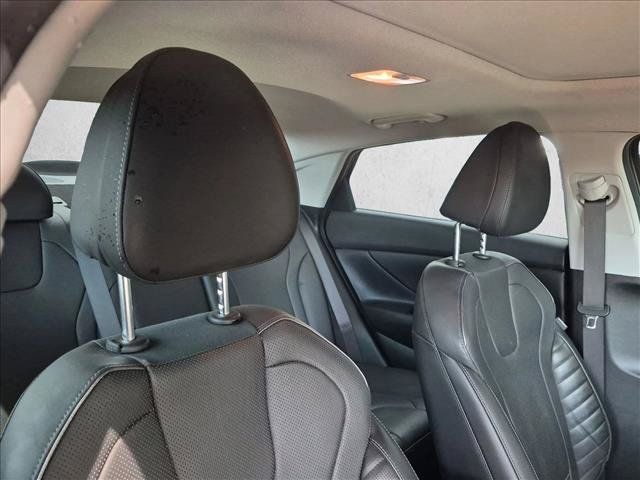 Used 2023 Hyundai Elantra Limited FWD image 17
