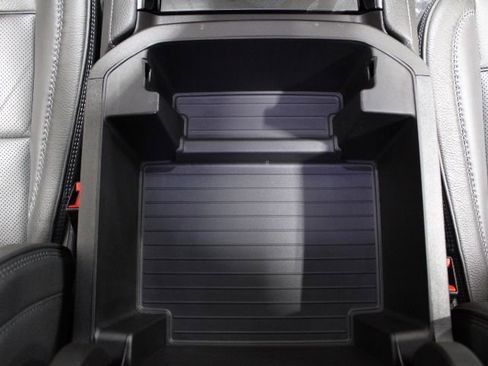 Used 2024 GMC Yukon XL Denali image 32