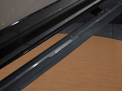 Used 2023 Land Rover Defender 110 X-Dynamic SE image 17