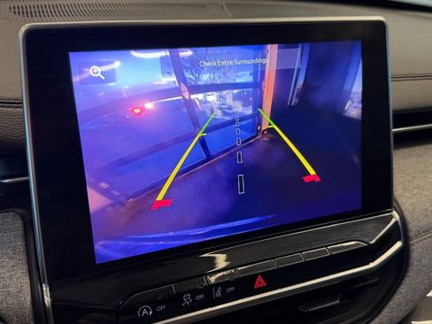 Used 2024 Jeep Compass Latitude image 13