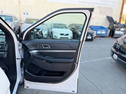 Used 2018 Ford Explorer XLT w/ Equipment Group 202A image 28