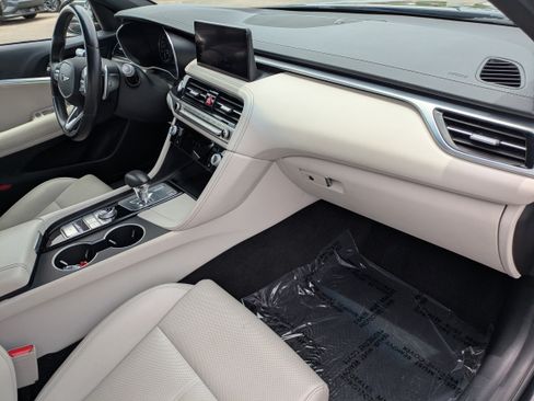 Used 2024 Genesis G70 2.5T RWD image 12
