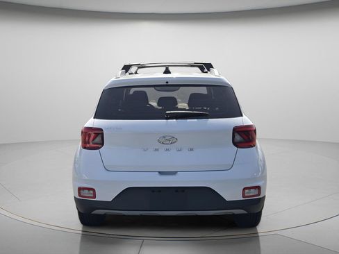 Used 2022 Hyundai Venue SEL FWD image 6