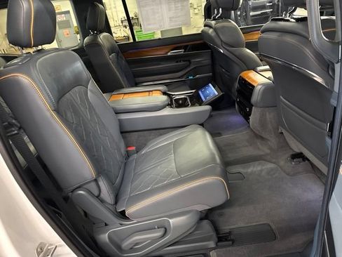 Used 2024 Jeep Grand Wagoneer Series III AWD/4WD image 27