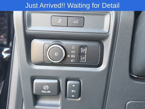 Used 2024 Ford Expedition Limited image 13