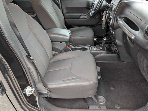 Used 2016 Jeep Wrangler Unlimited Sport w/ Connectivity Group image 19