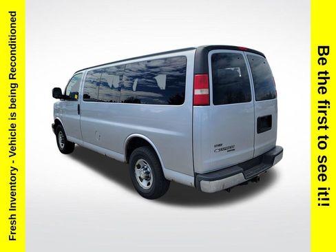 Used 2010 Chevrolet Express 2500 LT w/ LT Preferred Equipment Group RWD image 3