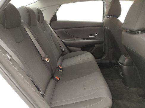 Used 2025 Hyundai Elantra SE FWD image 19