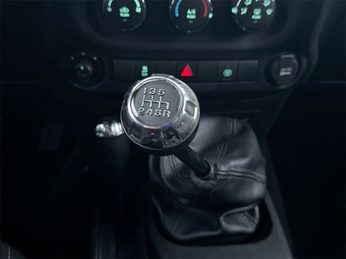 Used 2015 Jeep Wrangler Rubicon w/ Power Convenience Group image 20