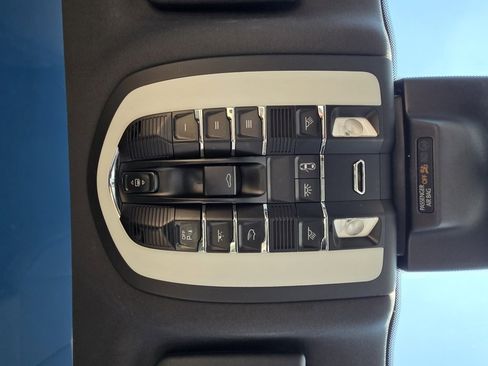 Used 2021 Porsche Macan image 22